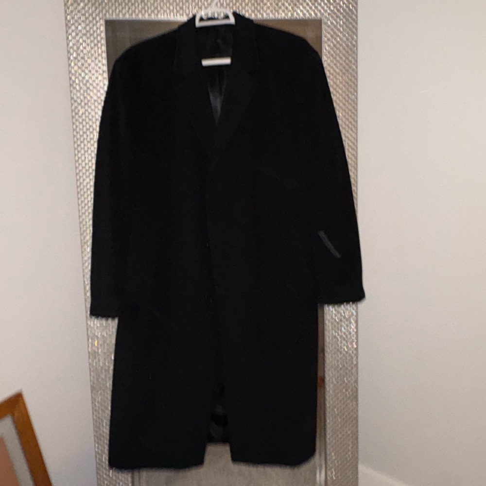 Saks Fifth Avenue Men's Black Coat, fully lined, non smoking house